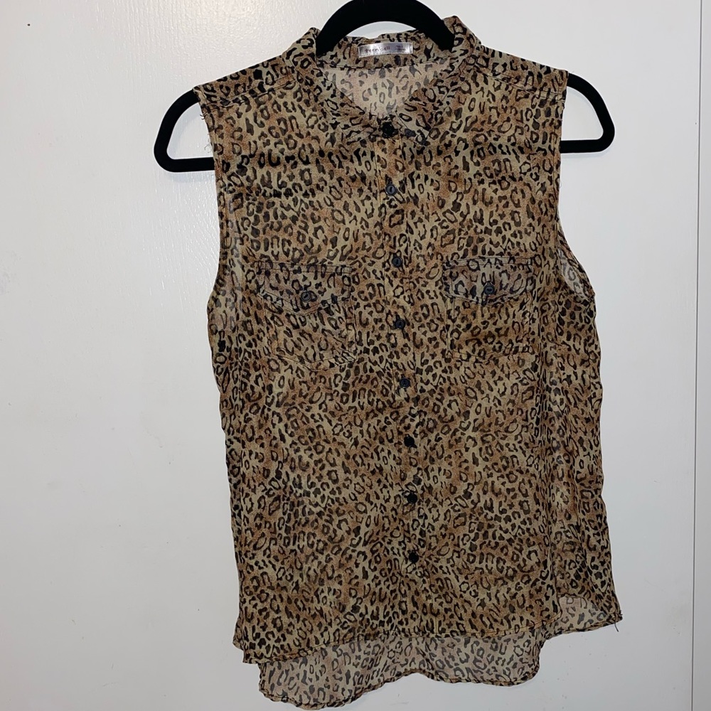 5 for $15 🥳 Leopard or cheetah print top
